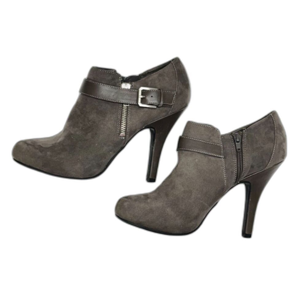 Fergalicious Fergie Gray Suede Moto Ankle Booties Womens Size 10 Buckle Zip Heel